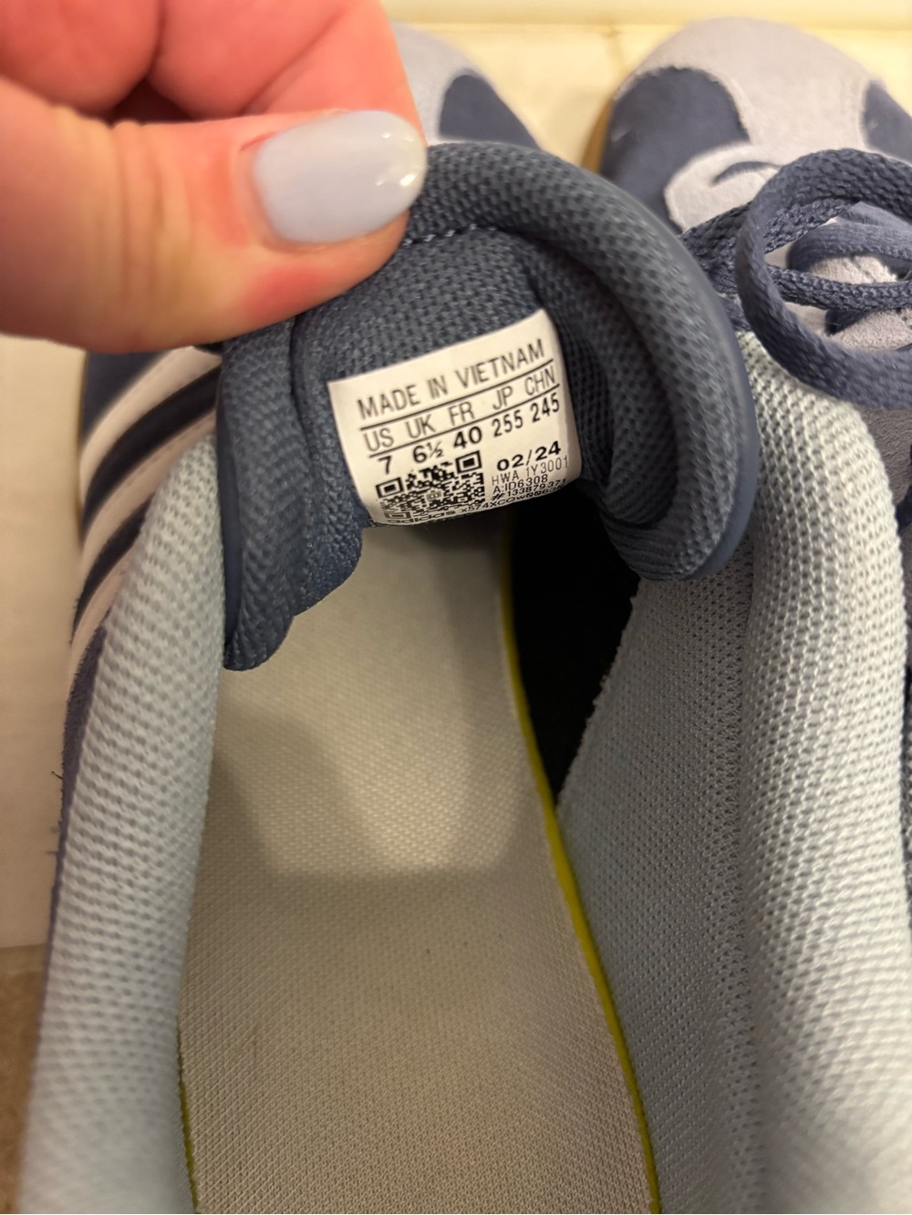 Adidas Classic Low-Top Suede Women’s Sneakers in Blue and White - Picture 6 of 6